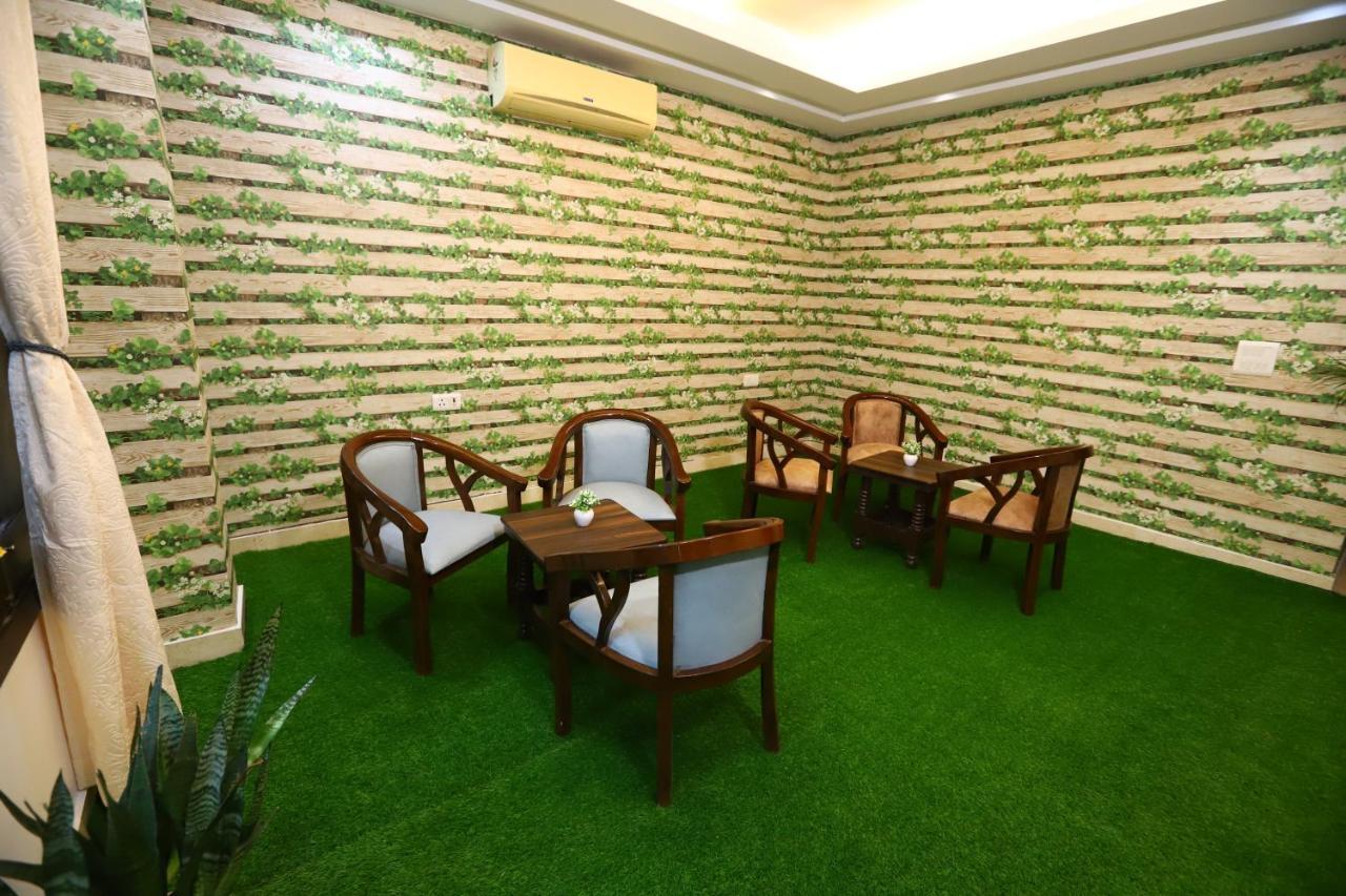 Hotel Nature View Green Park Metro Couple Friendly 뉴델리 외부 사진